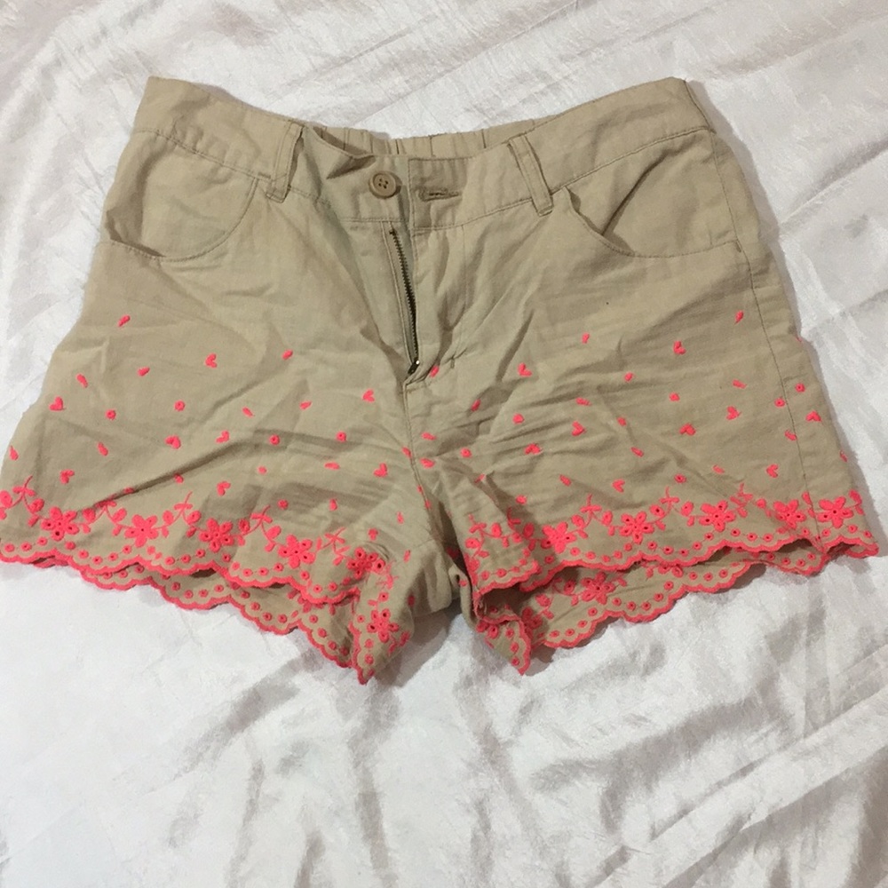 Khaki embroidered short